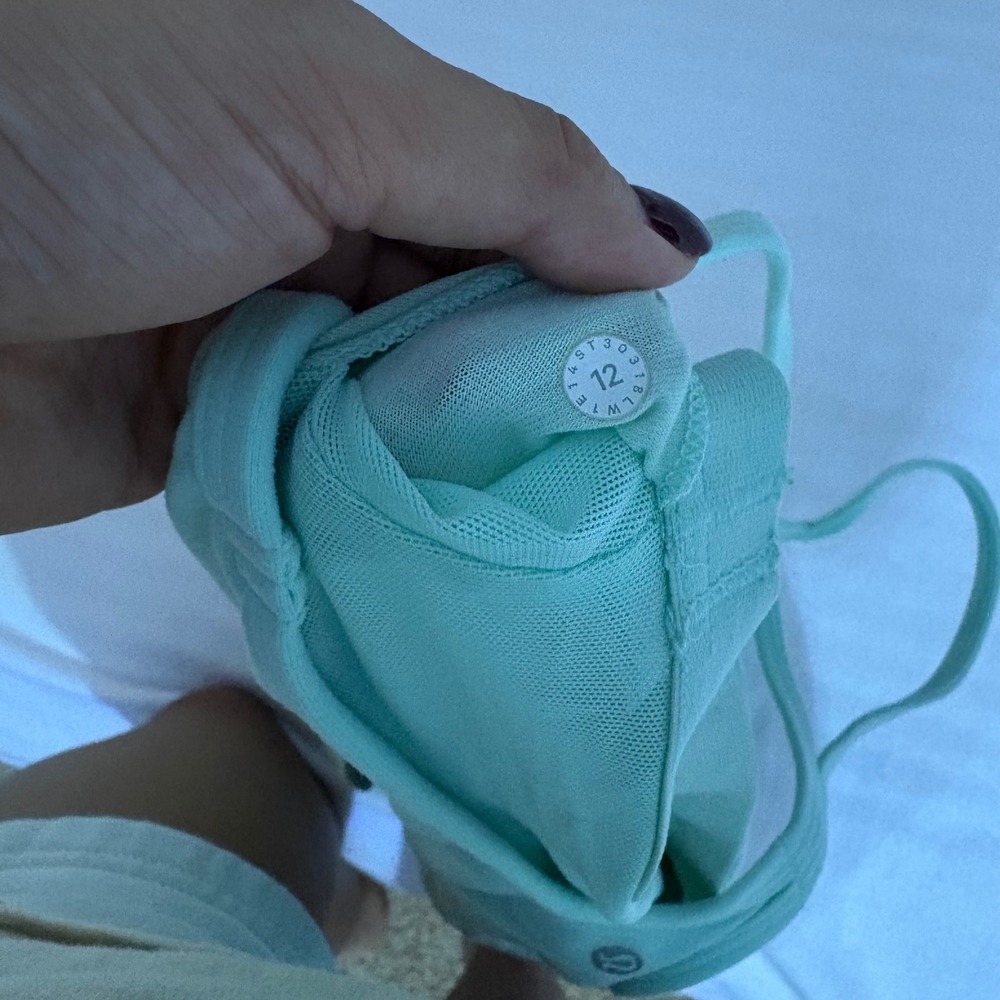 Lululemon Power Y Tank Luon Toothpaste Mint Green Size 12 Yoga Top - Picture 7 of 7